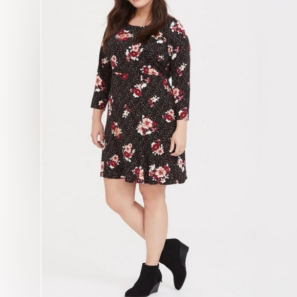 torrid Dresses & Skirts - TORRID-NEW NWT-Black Floral Challis Shift Dress